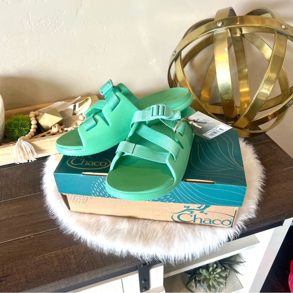 New in box- Chaco Chillos sandals in Jade